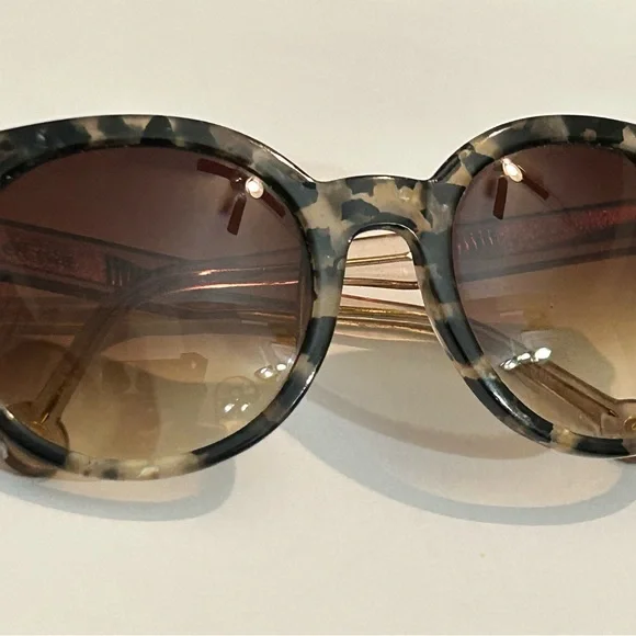 Stylish Tortoiseshell Sunglasses - Picture 3 of 8